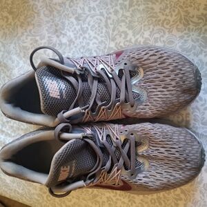 Nike Women's Athletic Shoes - Gray and Red/Magenta Size 6.5